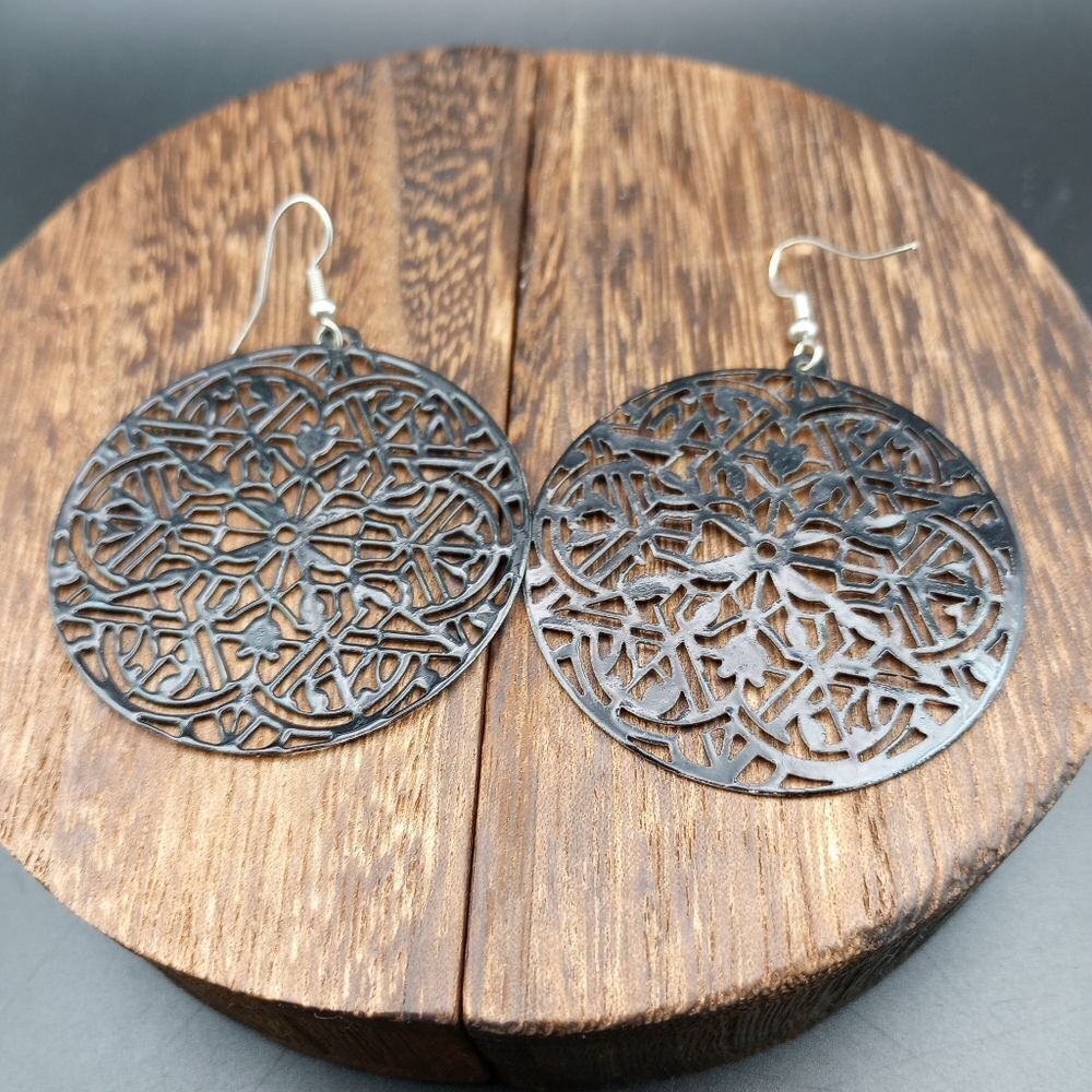 Gothic lattice wall round earrings E214 - Picture 2 of 3